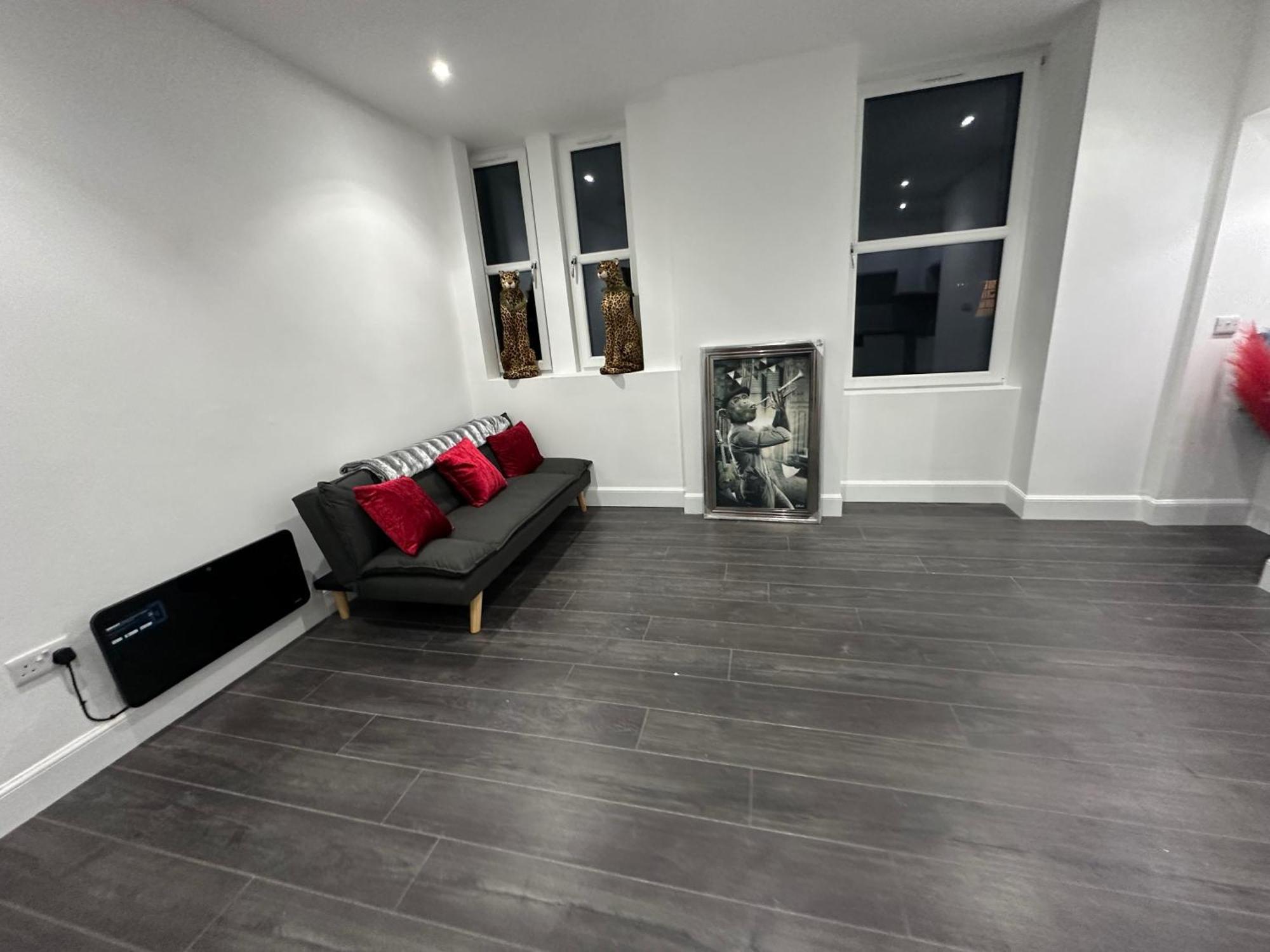 Architect Designed Meadows Appartement EDI